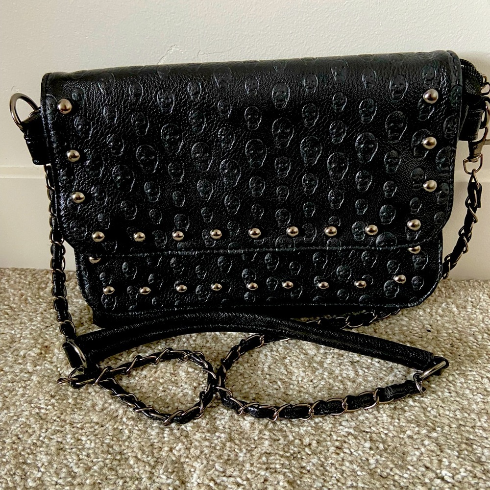 Faux Leather Skull-embossed Crossbody chain-strap bag